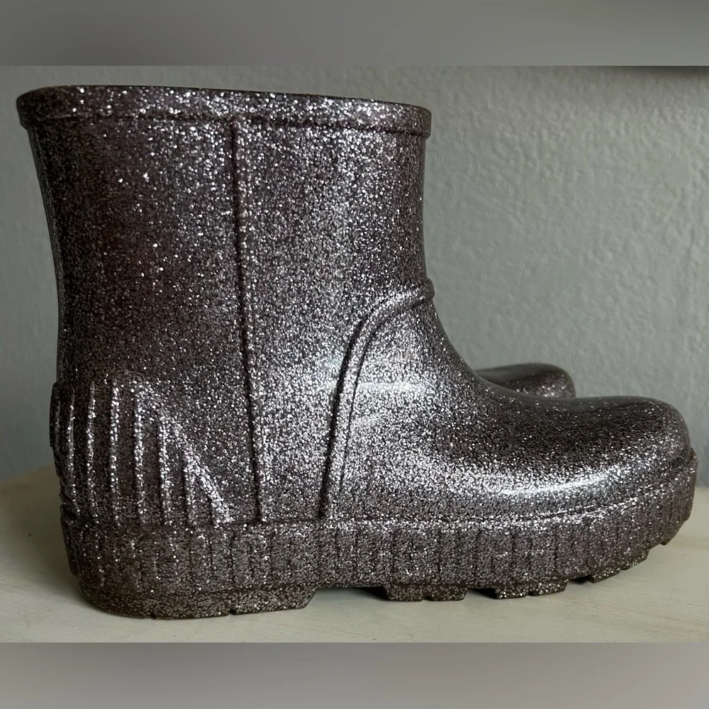 Ugg Purple glitter Drizlita rain boot welly, women’s size 10.